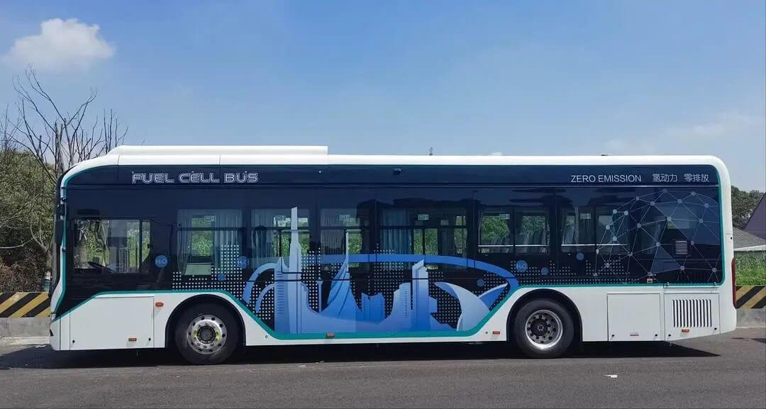 上海氫能公交即日起在臨港運營，可使用數(shù)字人民幣乘車.jpg