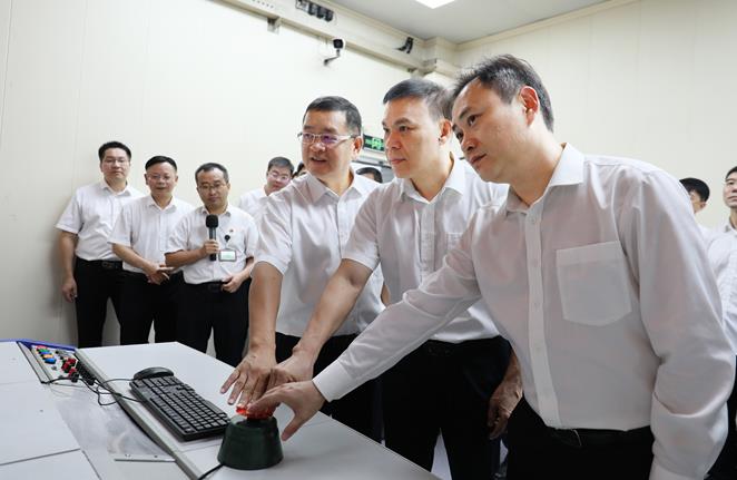 中國最大排量、最大馬力燃?xì)浒l(fā)動機玉柴YCK16H成功點火