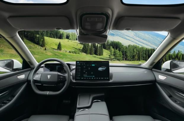 長(zhǎng)安深藍(lán)SL03上市16.89萬(wàn)起售，氫電版69.99萬(wàn)元！