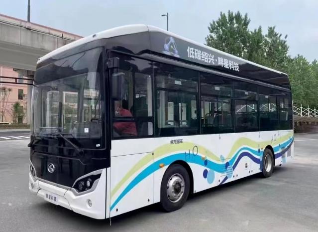 紹興首輛自主研發(fā)的氫能大巴榮獲市場準入.jpg