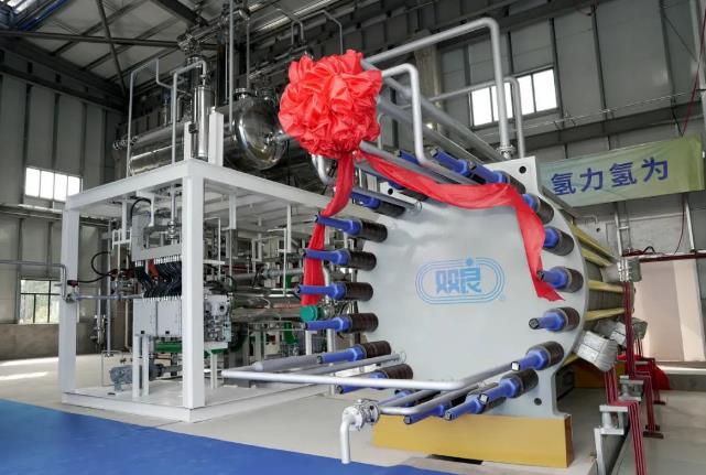 雙良首套1000Nm3/h綠電智能制氫系統成功下線