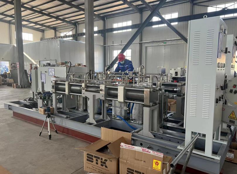 打破技術壟斷！康普銳斯這臺氫氣壓縮機大幅降低加氫站建設成本.jpg