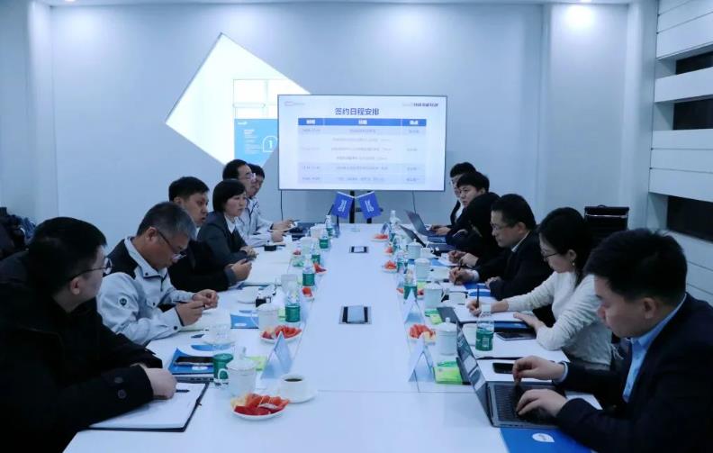 段志潔、高繼東、張天羽分別代表各方在合作協議上簽字.jpg 段志潔、高繼東、張天羽分別代表各方在合作協議上簽字.jpg