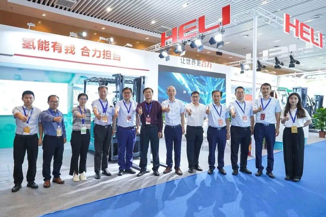 落實(shí)雙碳戰(zhàn)略 彰顯國(guó)企擔(dān)當(dāng).jpg